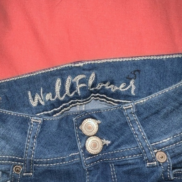 high waisted blue Wallflower Jean size 3 - Picture 4 of 7